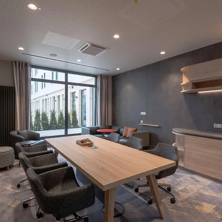 Hampton By Hilton North 酒店