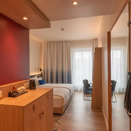 מלון Hampton By Hilton North 3*