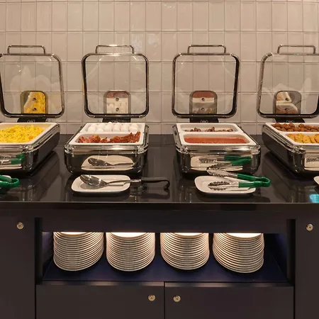 Hotel Hampton By Hilton North 3*