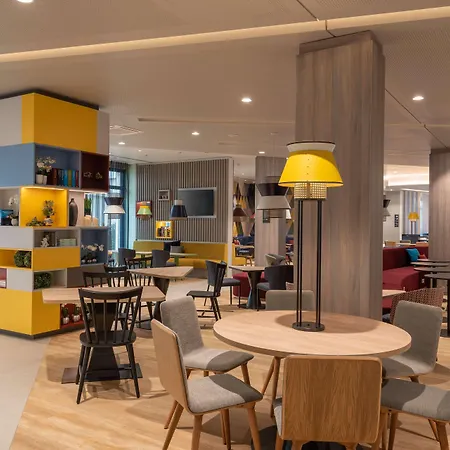 Hotel Hampton By Hilton North