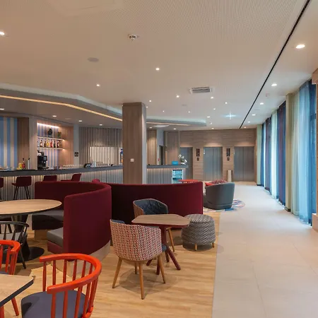 Hampton By Hilton North Hotel