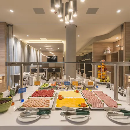 Hotel Hampton By Hilton North