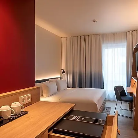 Hampton By Hilton North מלון 3*