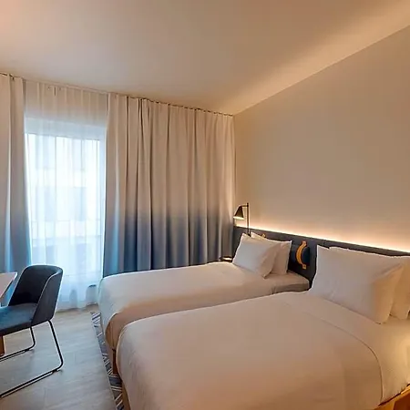 Hampton By Hilton North מלון 3*