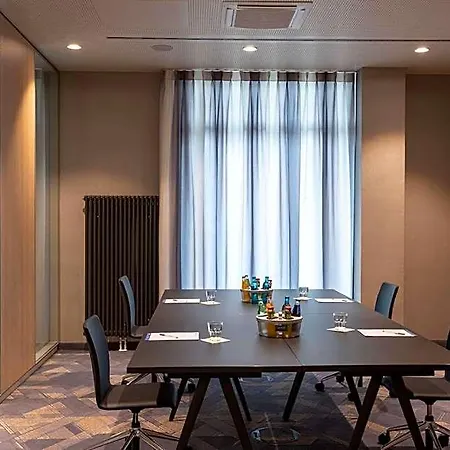 Hampton By Hilton North מלון