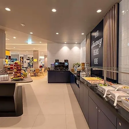 מלון Hampton By Hilton North 3*