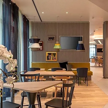 מלון Hampton By Hilton North 3*