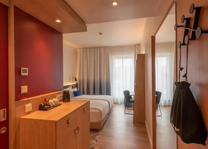 Hotel Hampton By Hilton North 3*