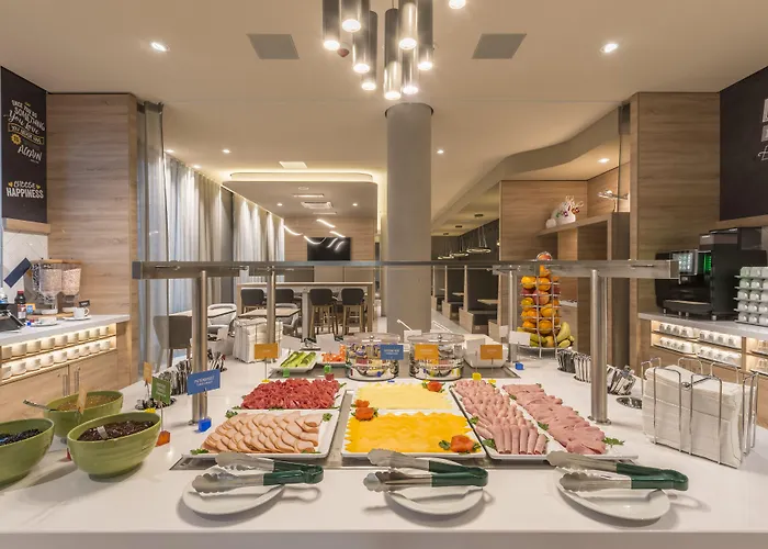 Hotel Hampton By Hilton North