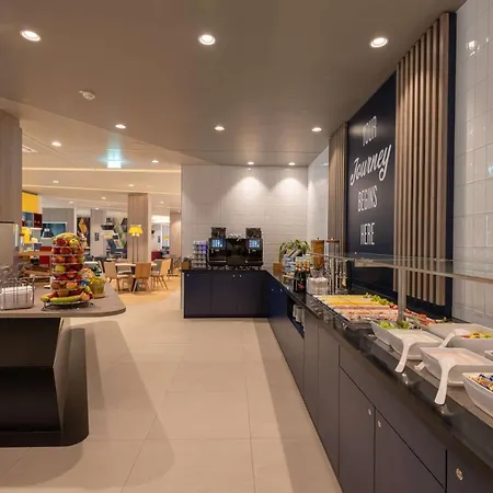 Hotel Hampton By Hilton North 3*