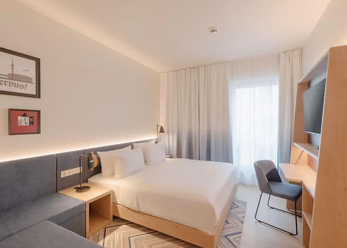 Hampton By Hilton North מלון 3*